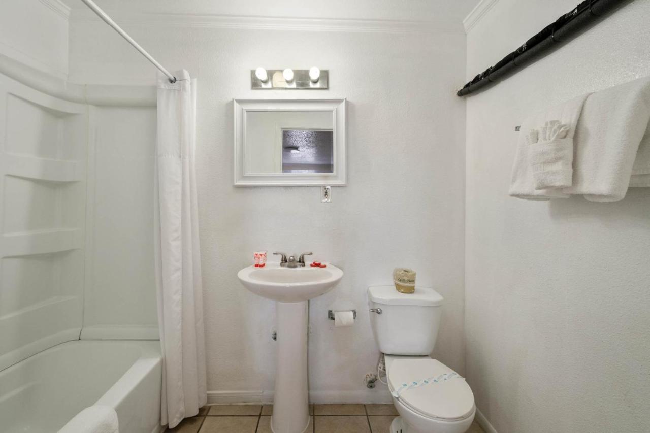 | OYO Hotel Rockport- Bay View