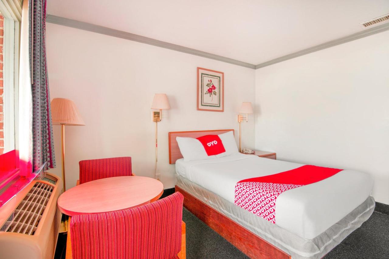 Double Room at OYO Hotel Durham West Hills