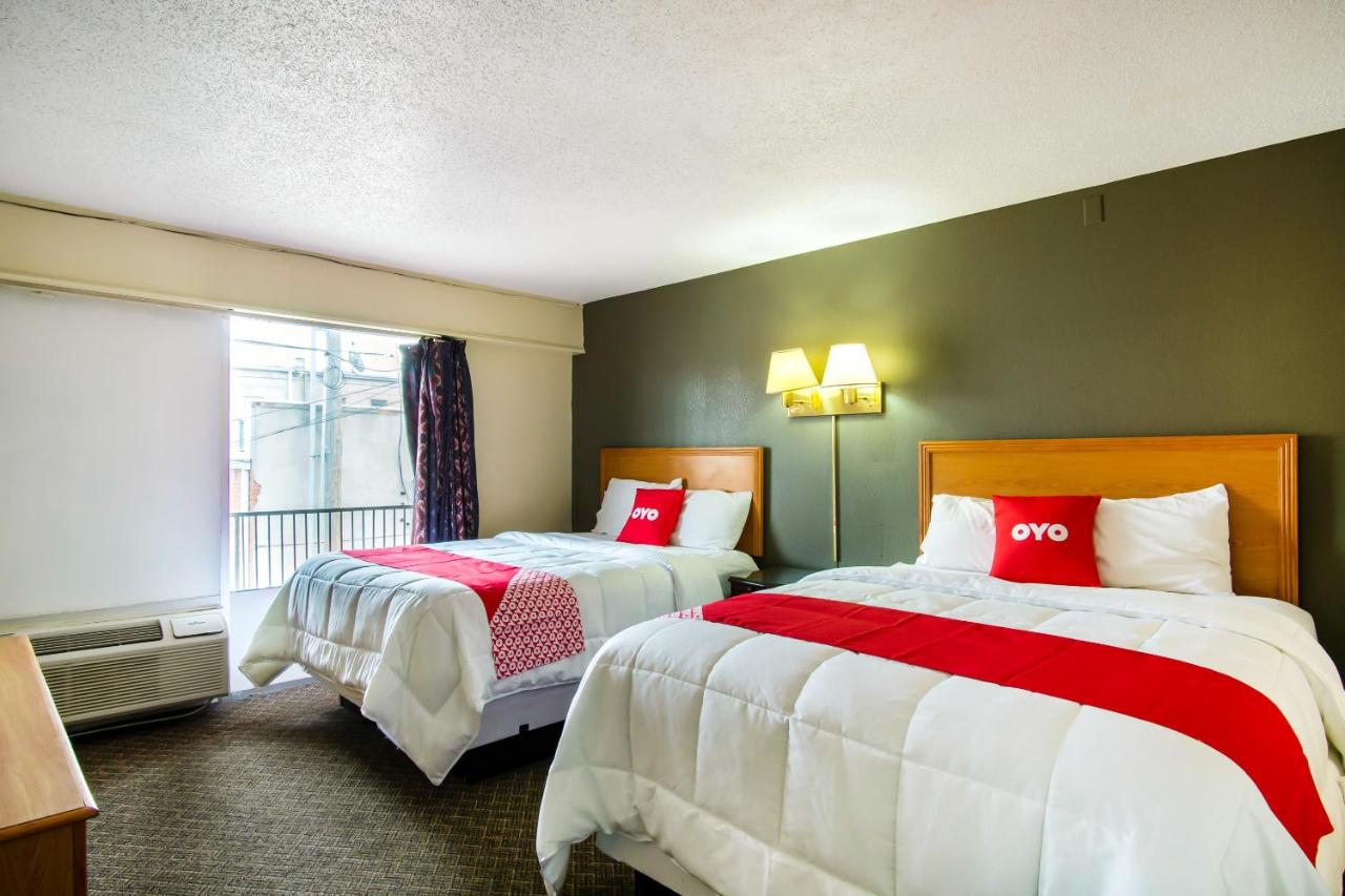 Superior Double Room with Two Double Beds at OYO Hotel Hutchinson KS West 4th Ave