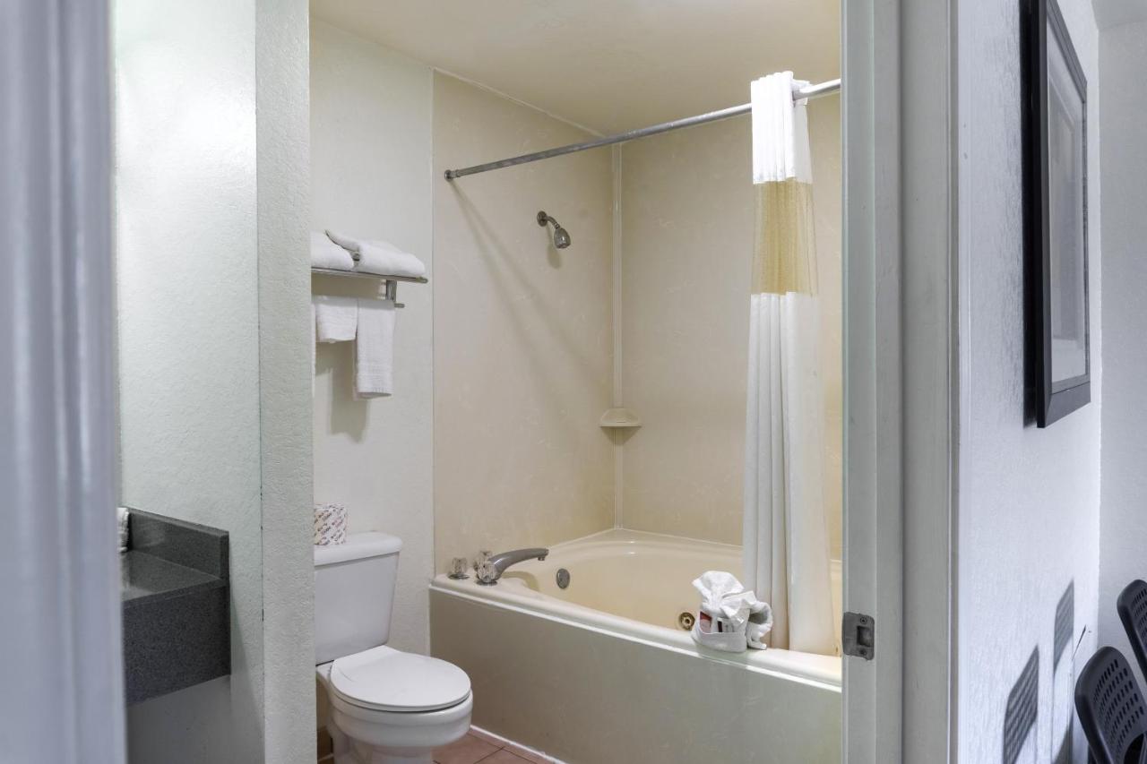  | OYO Inn & Suites Medical Center San Antonio