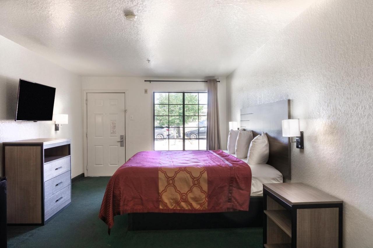  | OYO Inn & Suites Medical Center San Antonio