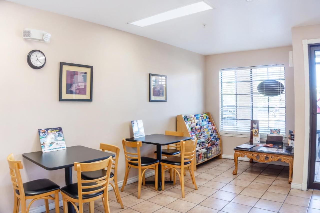  | OYO Inn & Suites Medical Center San Antonio