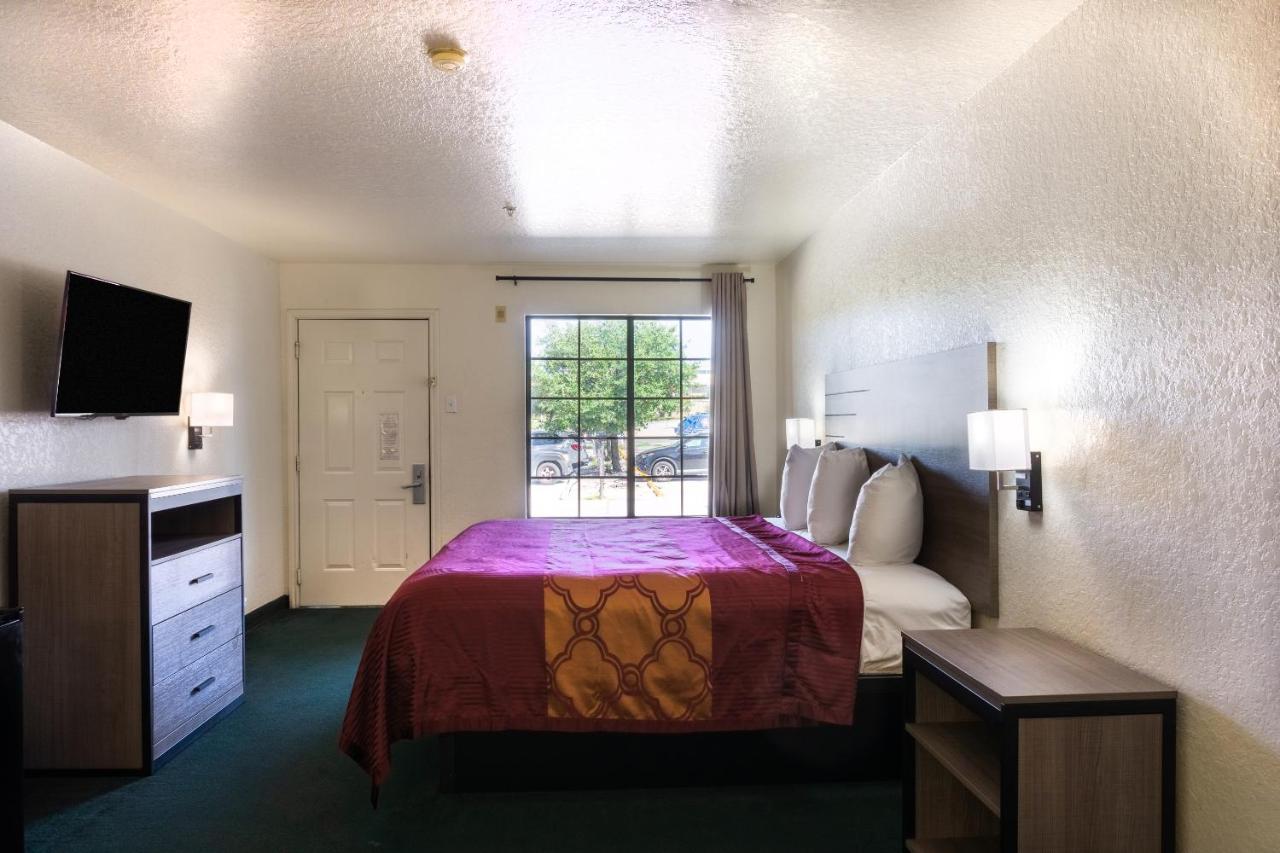  | OYO Inn & Suites Medical Center San Antonio