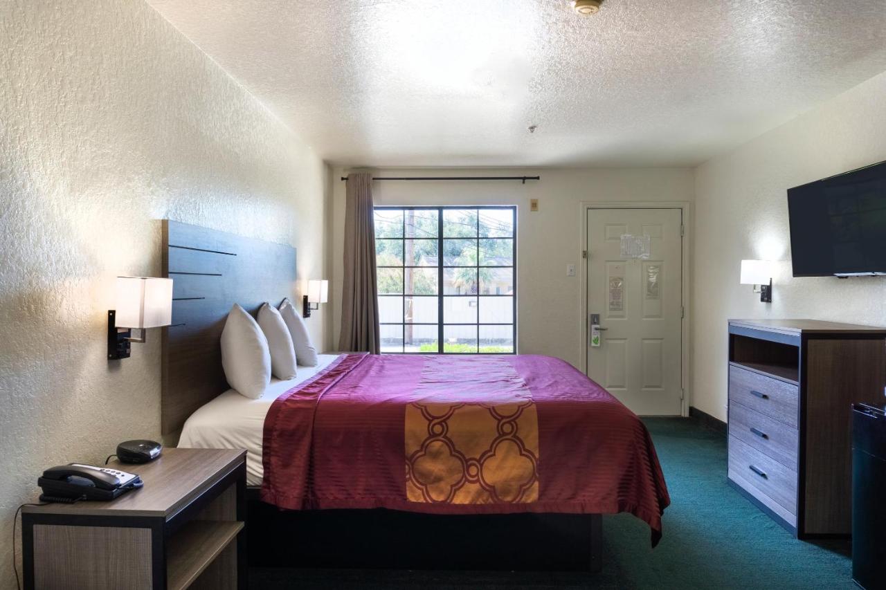  | OYO Inn & Suites Medical Center San Antonio