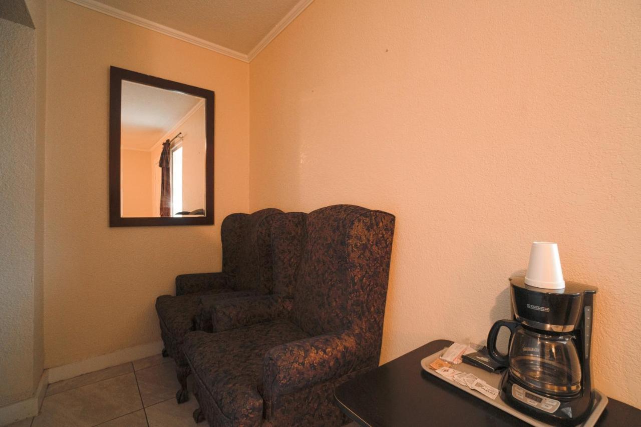  | Texana Inn Edna, Tx By OYO Near US-59
