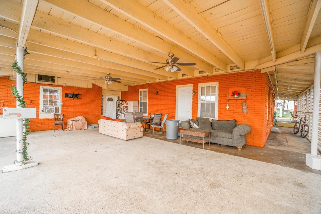  | Texana Inn Edna, Tx By OYO Near US-59