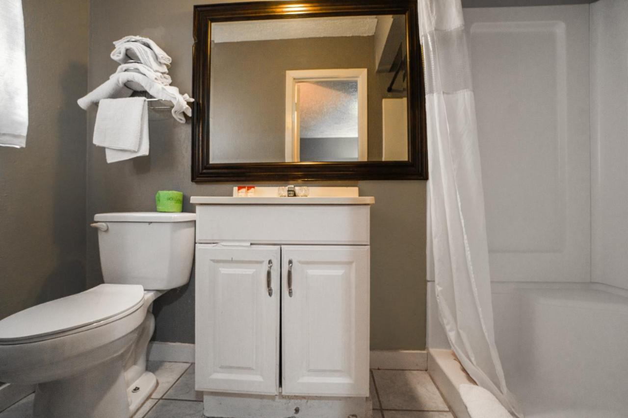  | Texana Inn Edna, Tx By OYO Near US-59