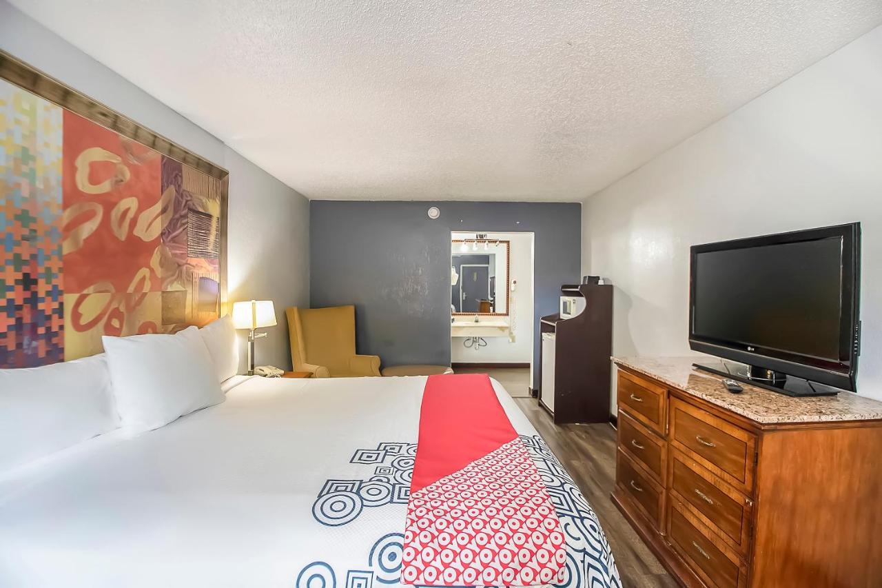 Deluxe King Room at Hotel O Daylight Inn Elkhart I-90, In