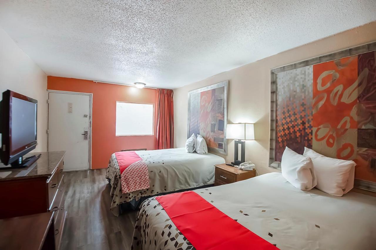 Deluxe Queen Room with Two Queen Beds at Hotel O Daylight Inn Elkhart I-90, In