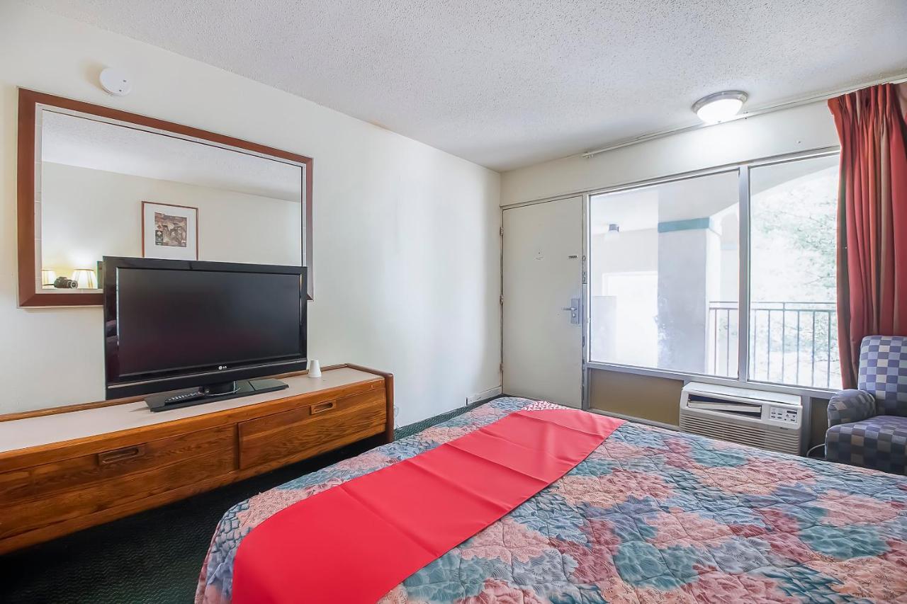 Queen Room with Two Queen Beds at Hotel O Daylight Inn Elkhart I-90, In