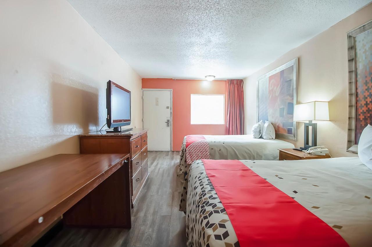 Deluxe Queen Room with Two Queen Beds at Hotel O Daylight Inn Elkhart I-90, In
