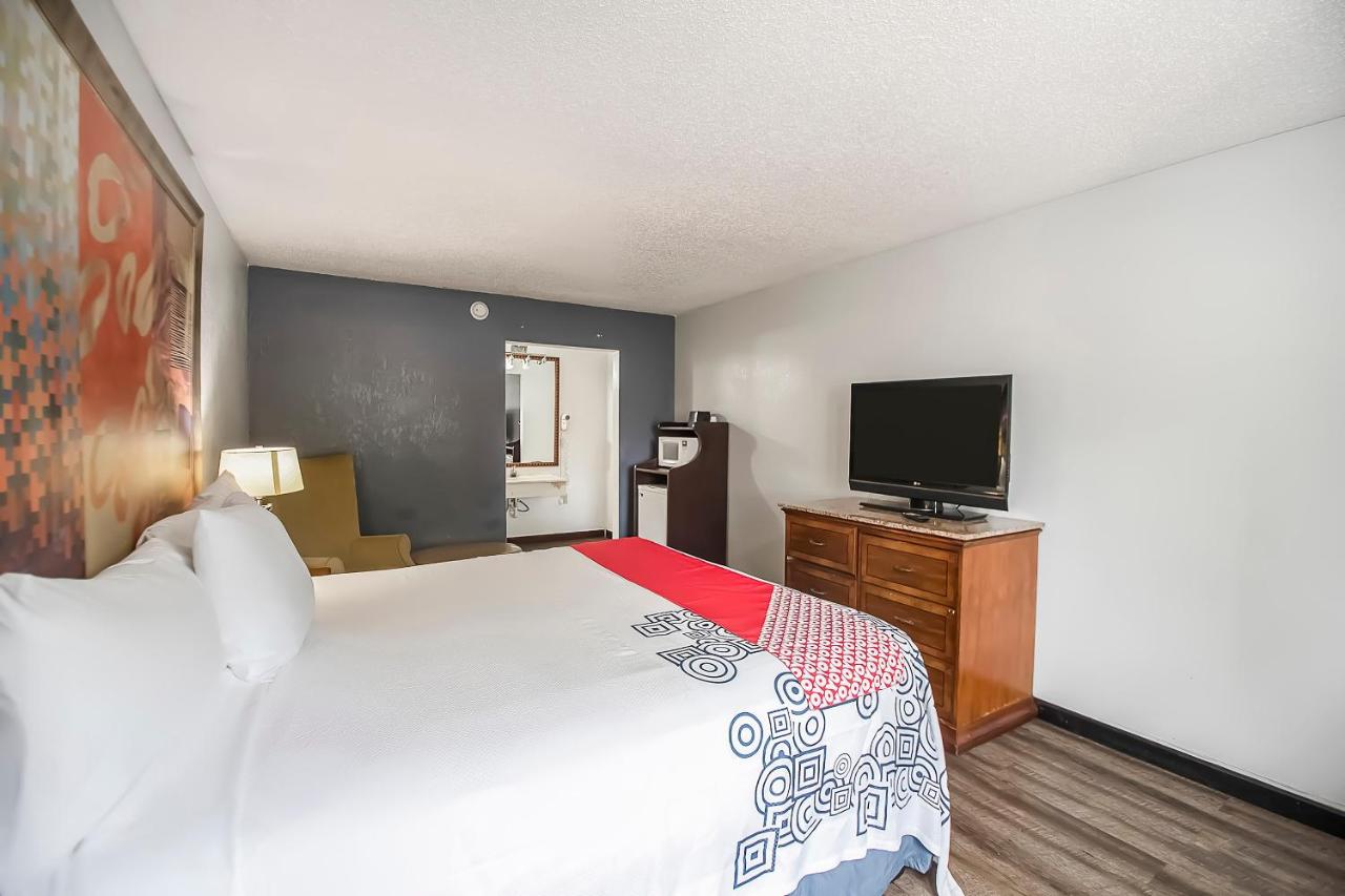 Deluxe King Room at Hotel O Daylight Inn Elkhart I-90, In