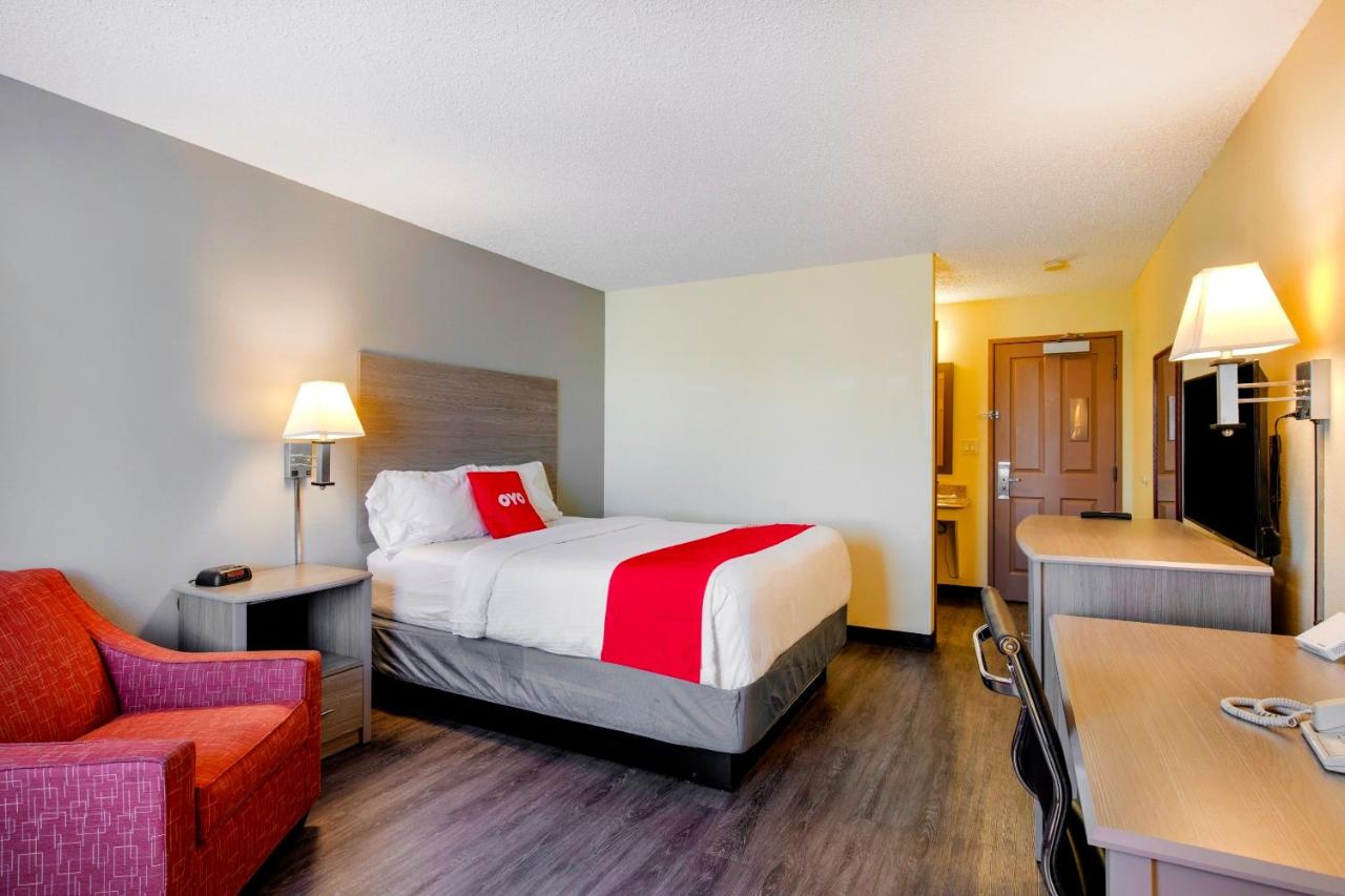 Queen Room - Disability Access at Rockview Hotel Castle Rock Downtown