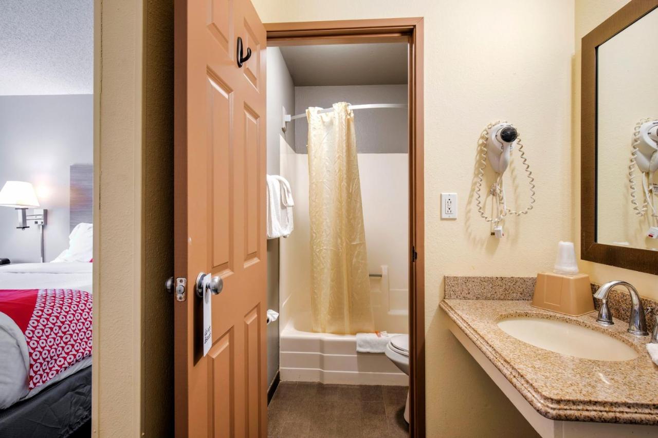 Queen Room - Disability Access at Rockview Hotel Castle Rock Downtown