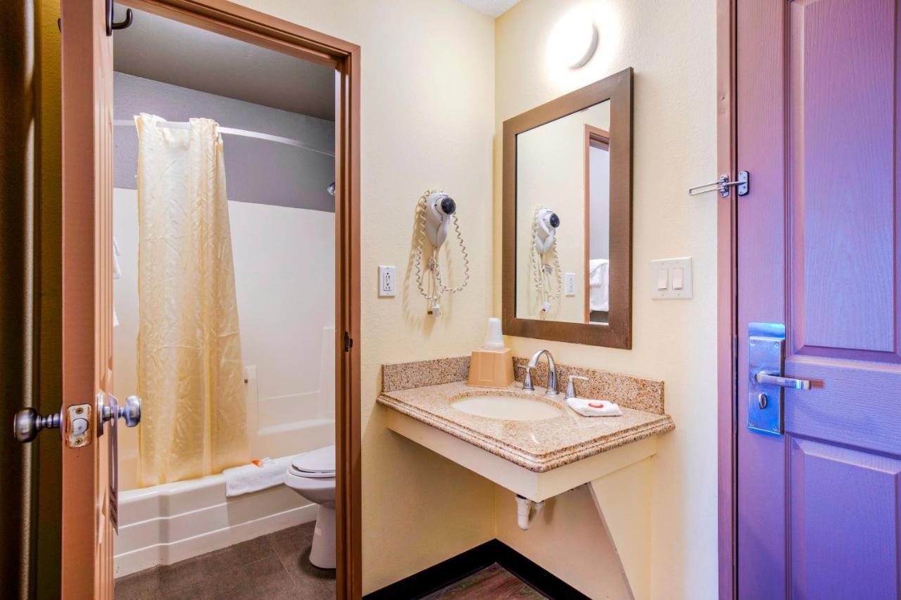 King Room at Rockview Hotel Castle Rock Downtown