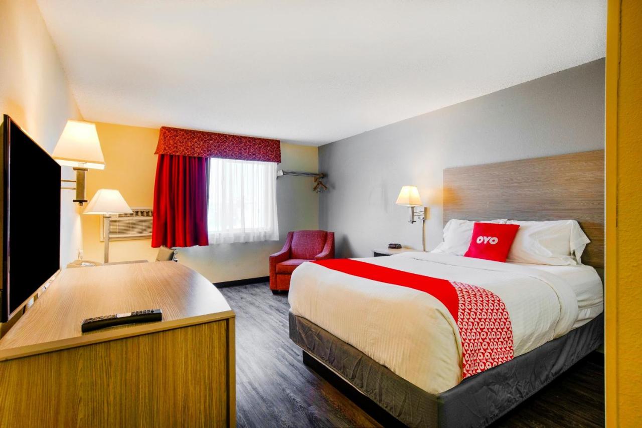 King Room at Rockview Hotel Castle Rock Downtown