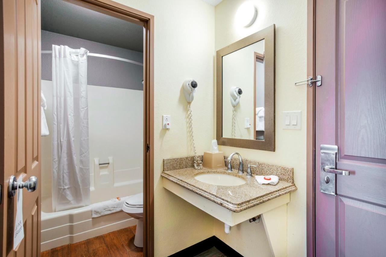 Double Room with Two Double Beds at Rockview Hotel Castle Rock Downtown