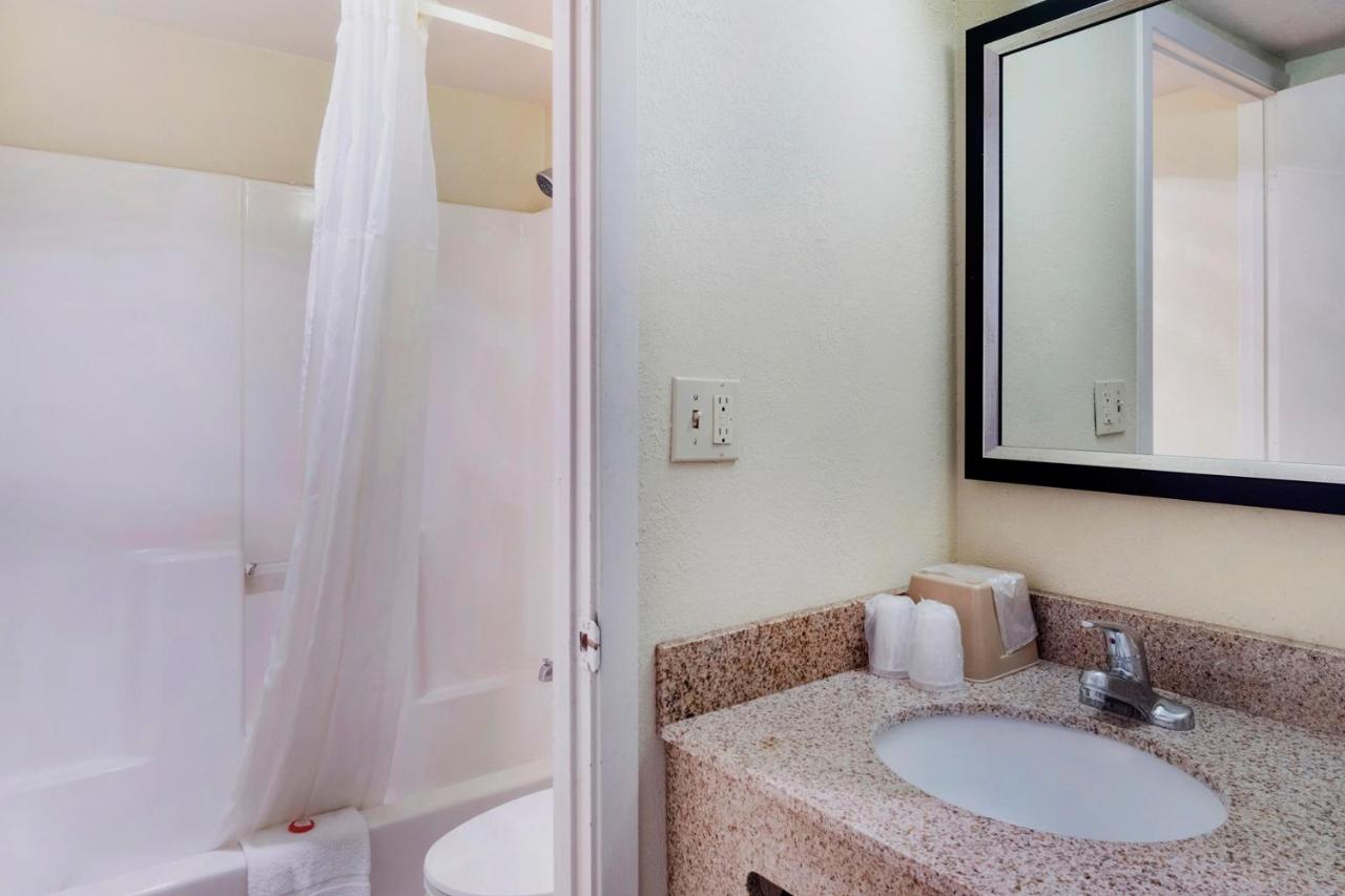  | OYO Townhouse Dodge City KS