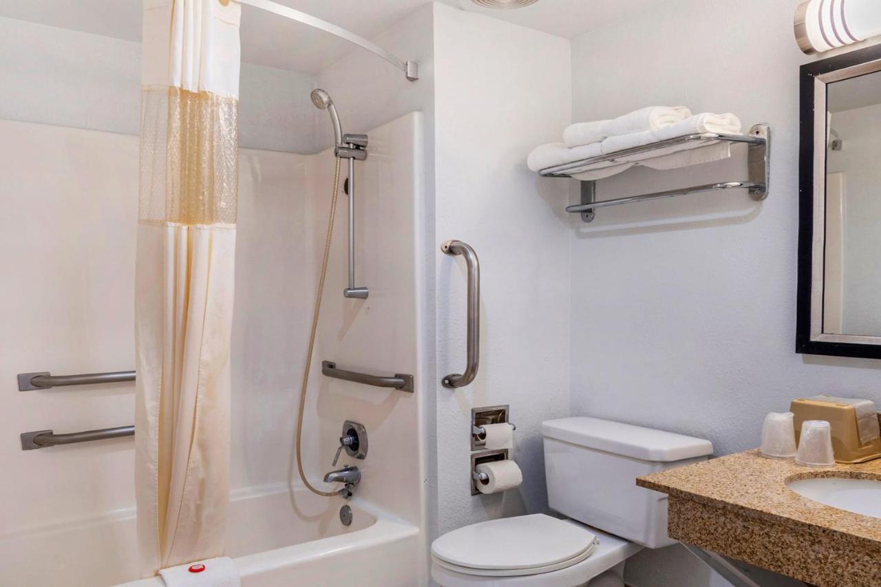  | OYO Townhouse Dodge City KS