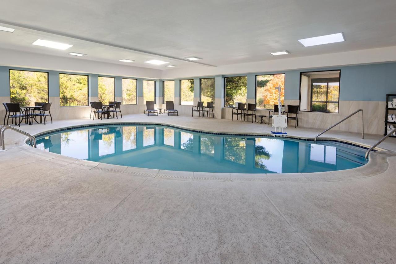 | Holiday Inn Express Harrisburg NE, an IHG Hotel
