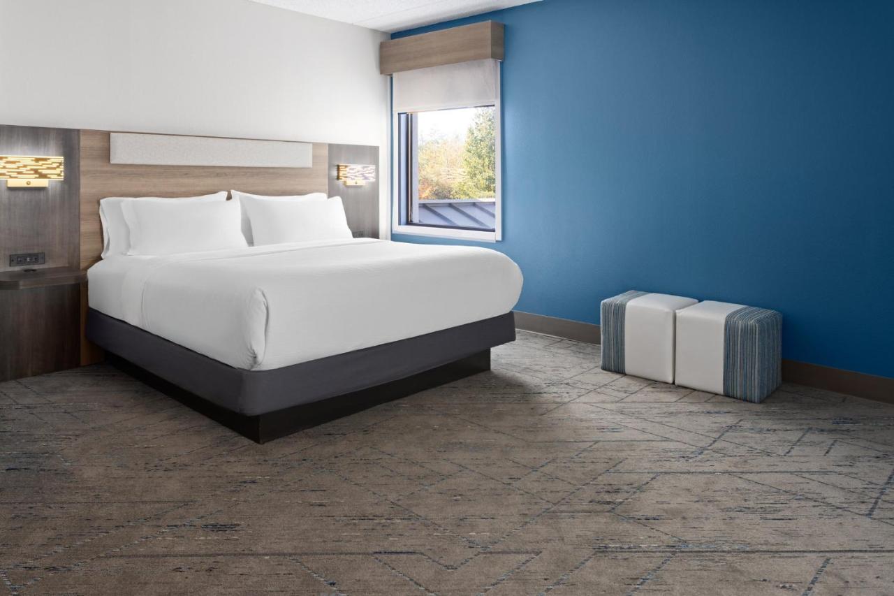 | Holiday Inn Express Harrisburg NE, an IHG Hotel