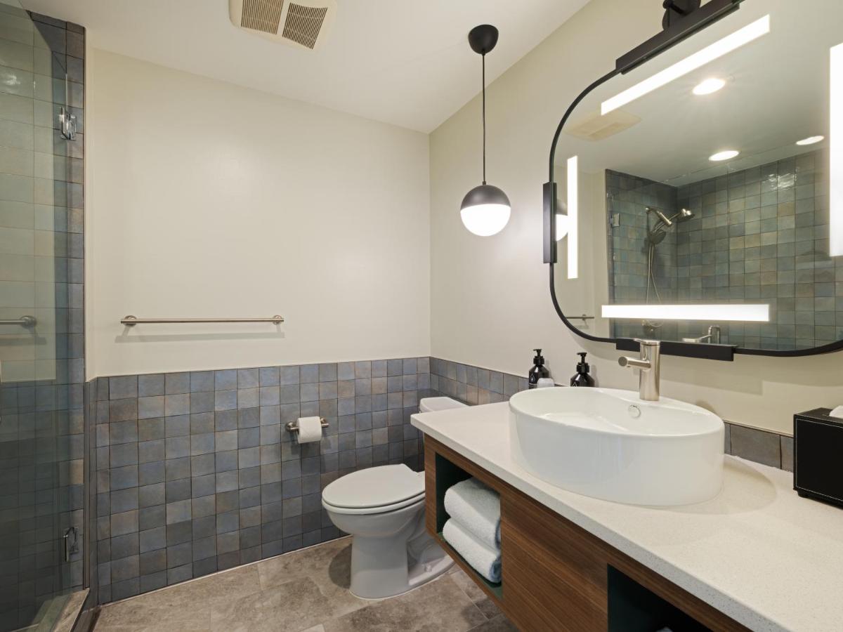 Executive Queen Studio at Hotel Indigo Asheville Downtown, an IHG Hotel