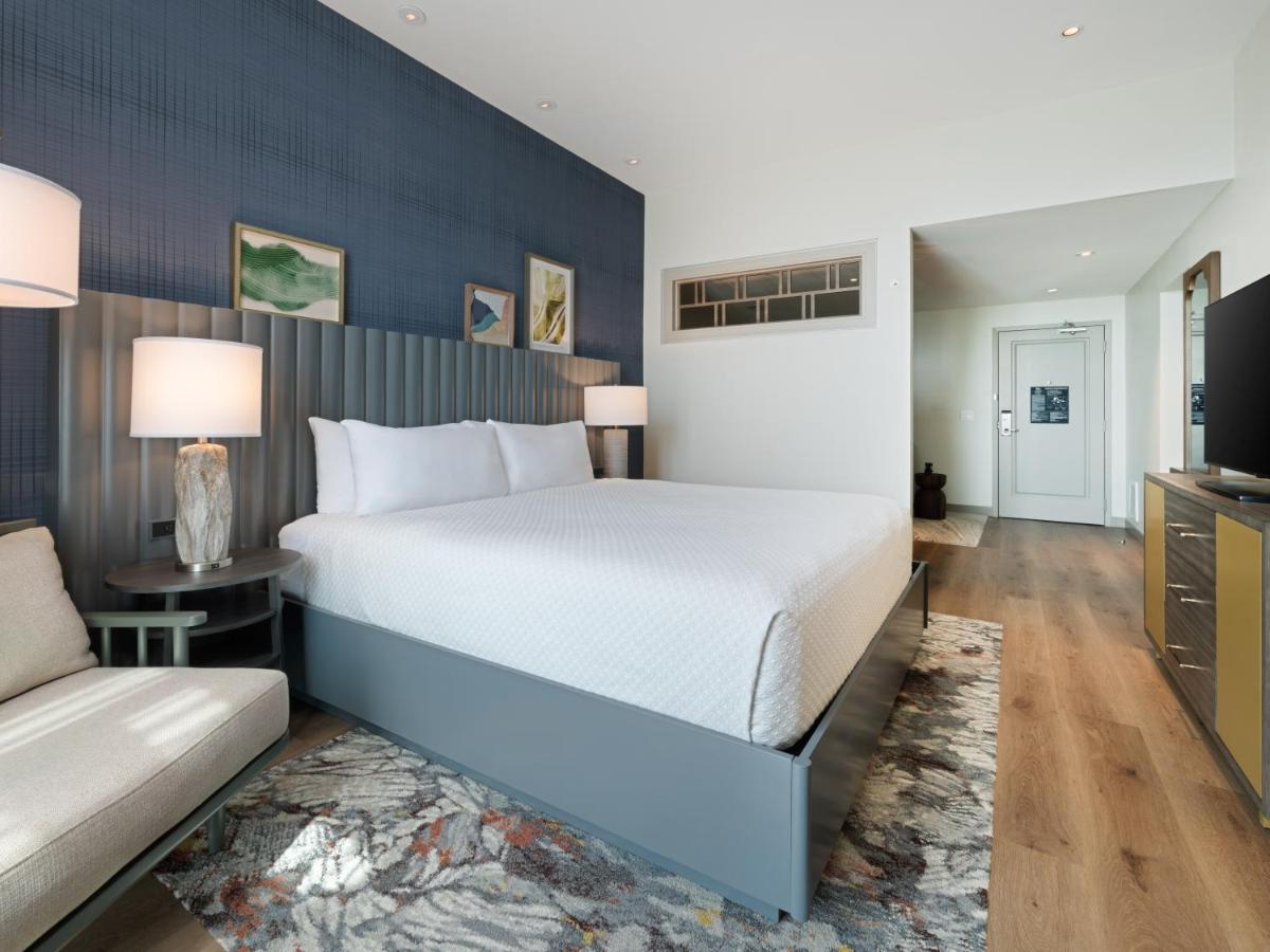 Accessible 1 King Penthouse Studio with Roll In Shower at Hotel Indigo Asheville Downtown, an IHG Hotel