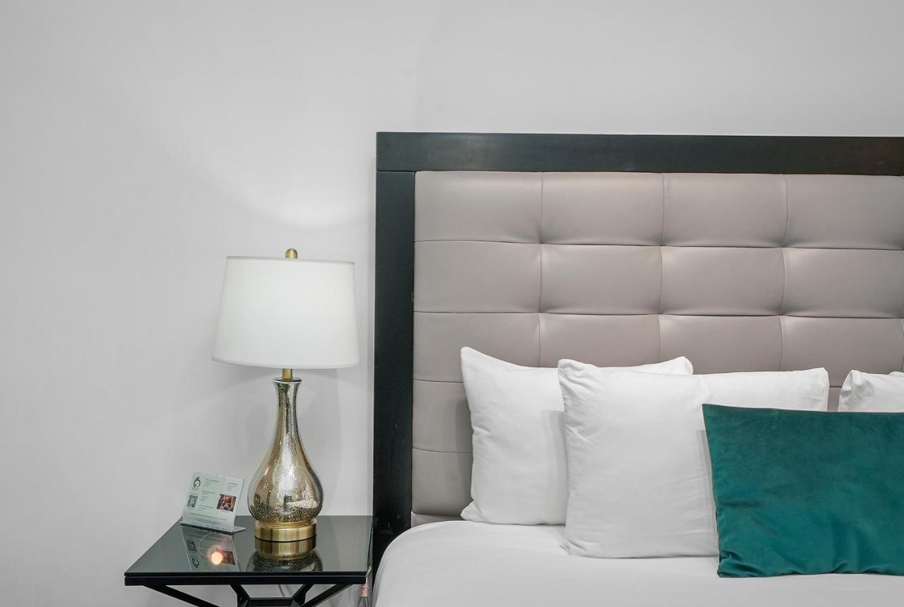 Queen Room - Disability Access at Riviera Hotel South Beach