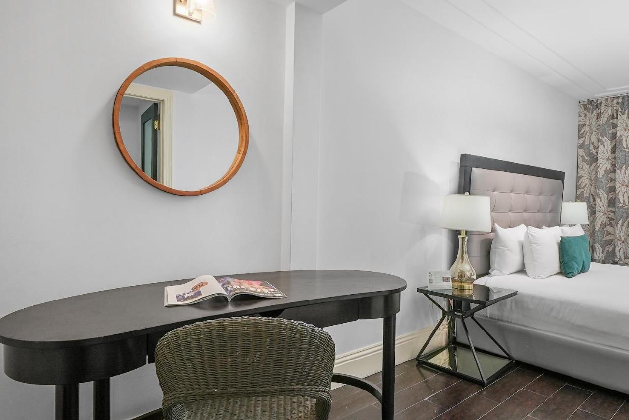 Queen Room - Disability Access at Riviera Hotel South Beach