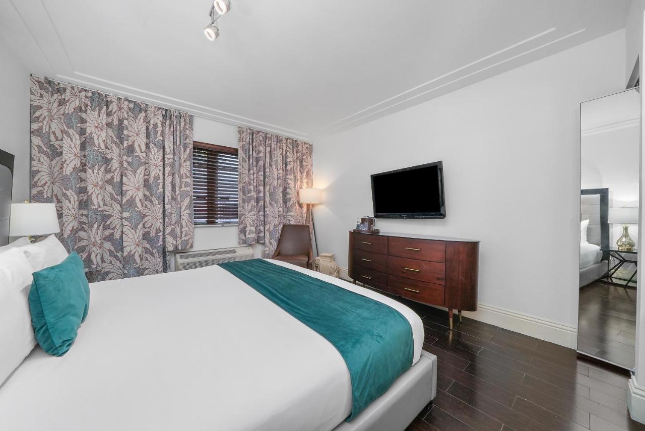Queen Room - Disability Access at Riviera Hotel South Beach