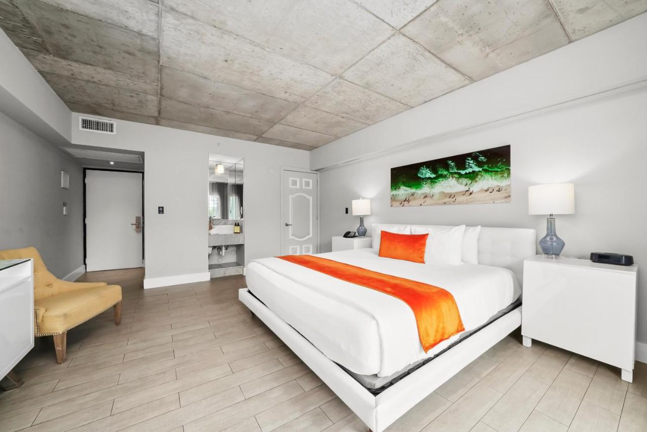 King Room with Balcony at Riviera Hotel South Beach