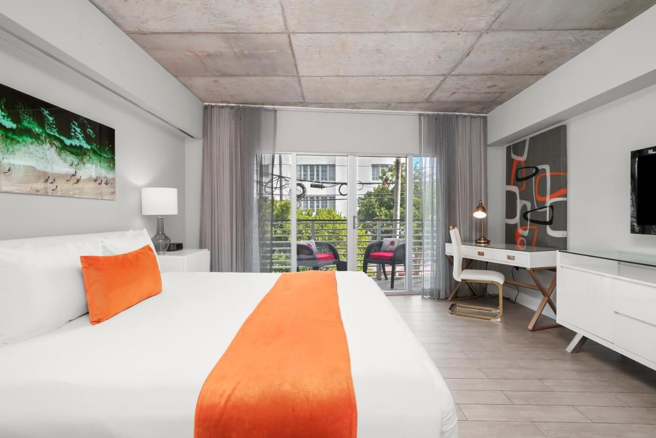 King Room with Balcony at Riviera Hotel South Beach