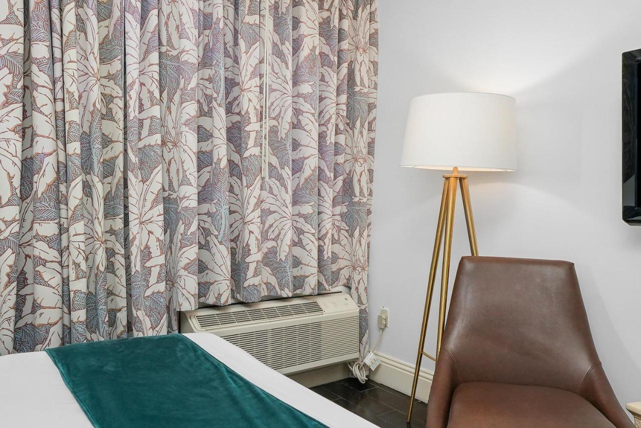 Room with Two Queen Beds at Riviera Hotel South Beach
