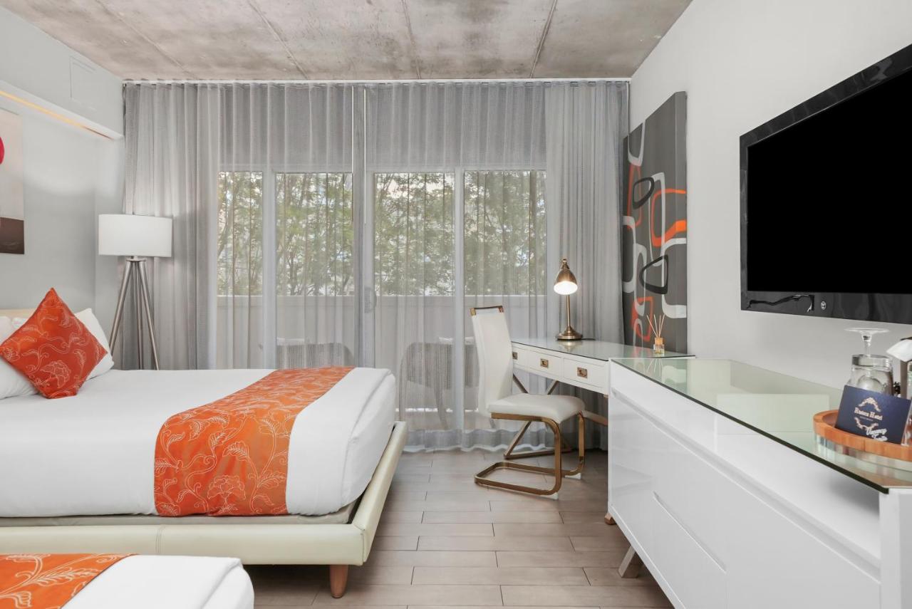 Deluxe Double Room with Balcony at Riviera Hotel South Beach