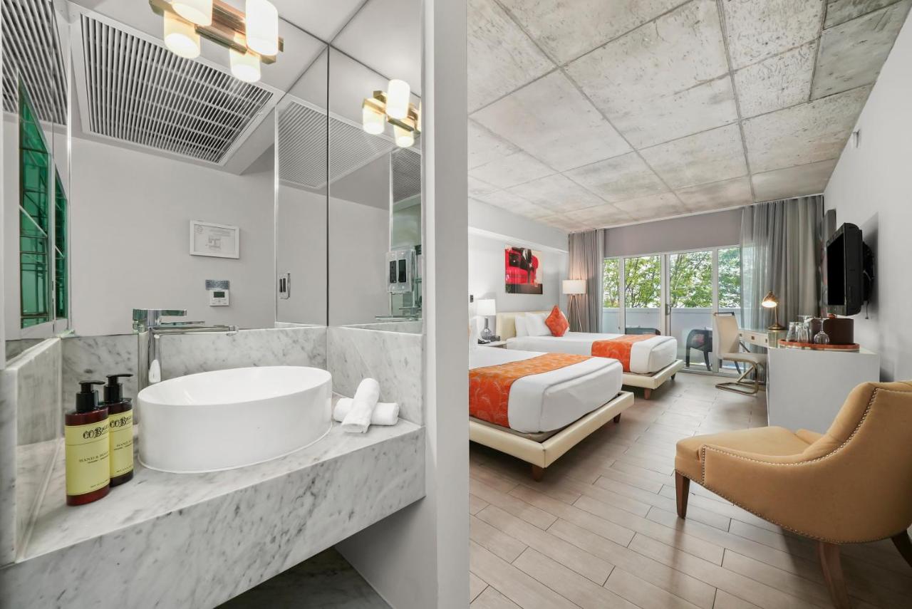 Deluxe Double Room with Balcony at Riviera Hotel South Beach