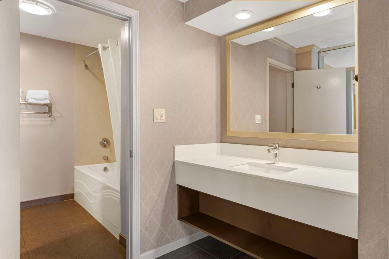 King Suite with Spa Bath - Non-Smoking at Best Western Inn
