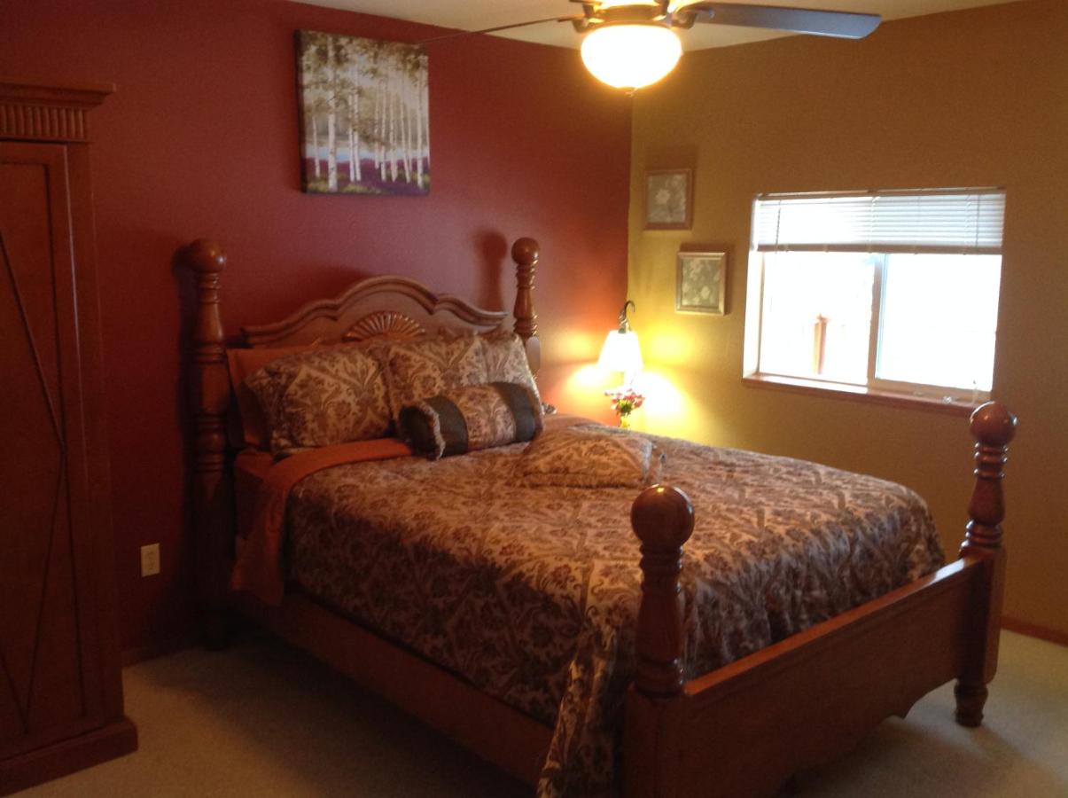 | A Hyde Away Inn B&B