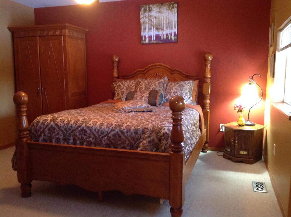 | A Hyde Away Inn B&B