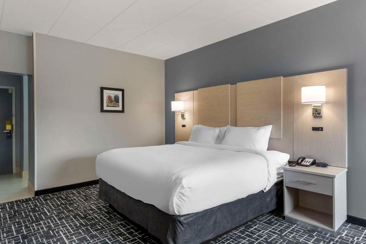 | Comfort Inn Hyannis - Cape Cod