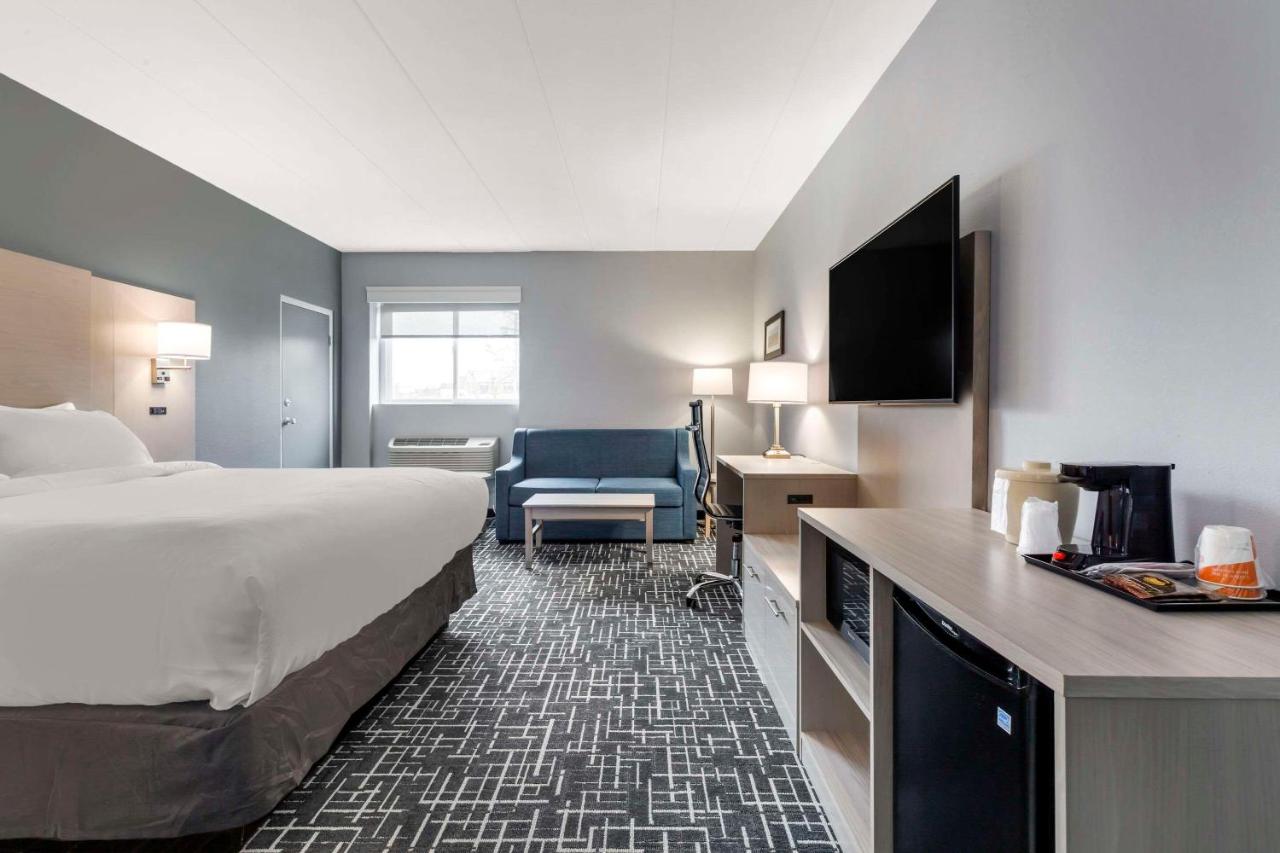 | Comfort Inn Hyannis - Cape Cod