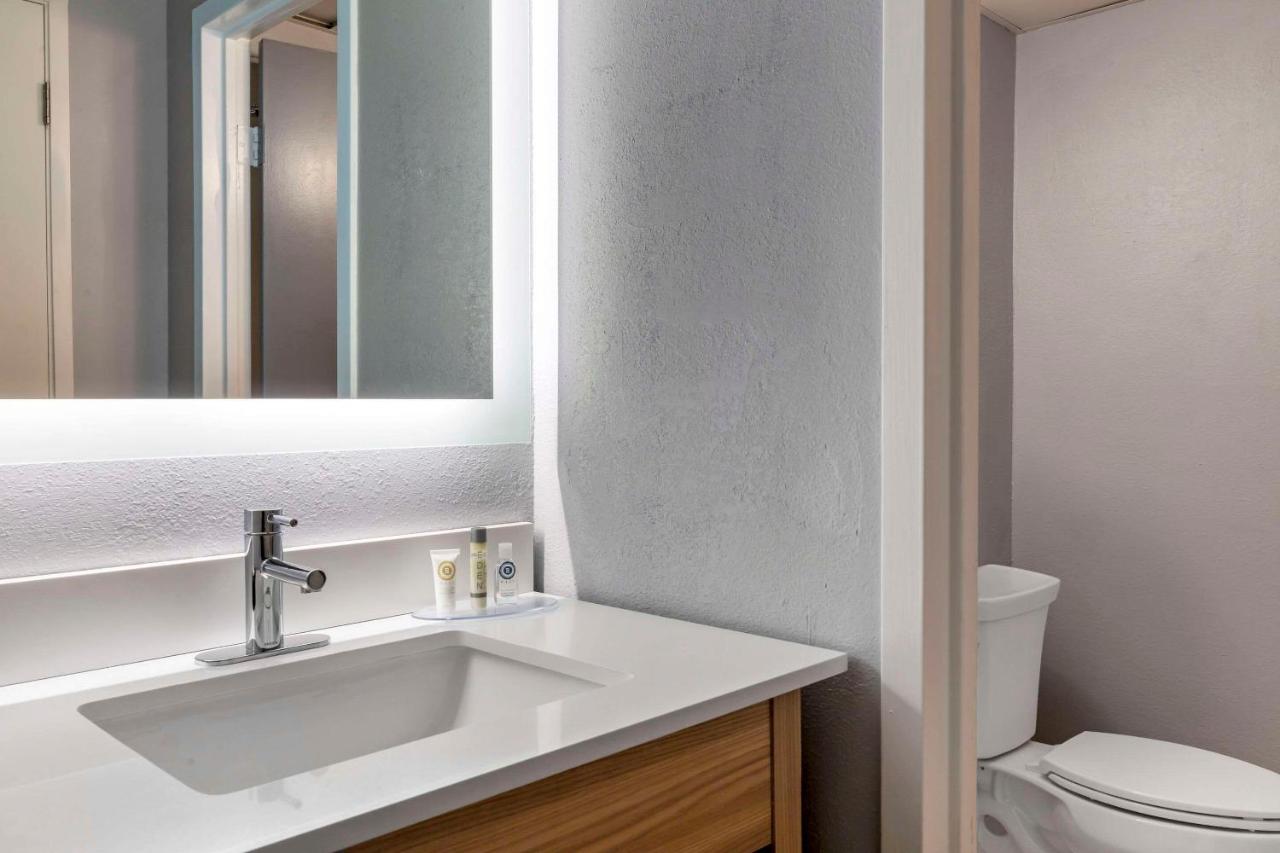 | Comfort Inn Hyannis - Cape Cod