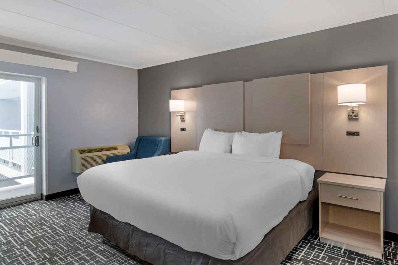 | Comfort Inn Hyannis - Cape Cod