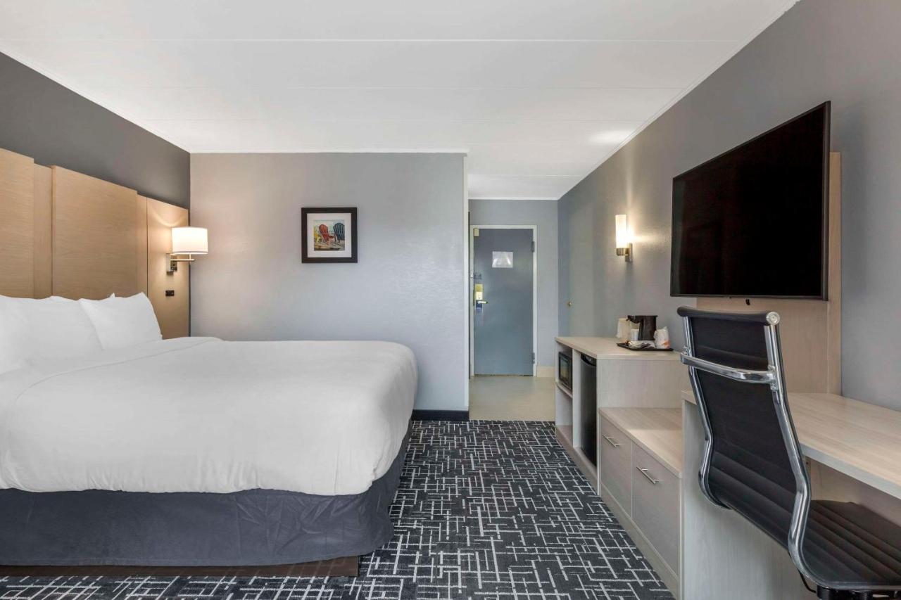 | Comfort Inn Hyannis - Cape Cod