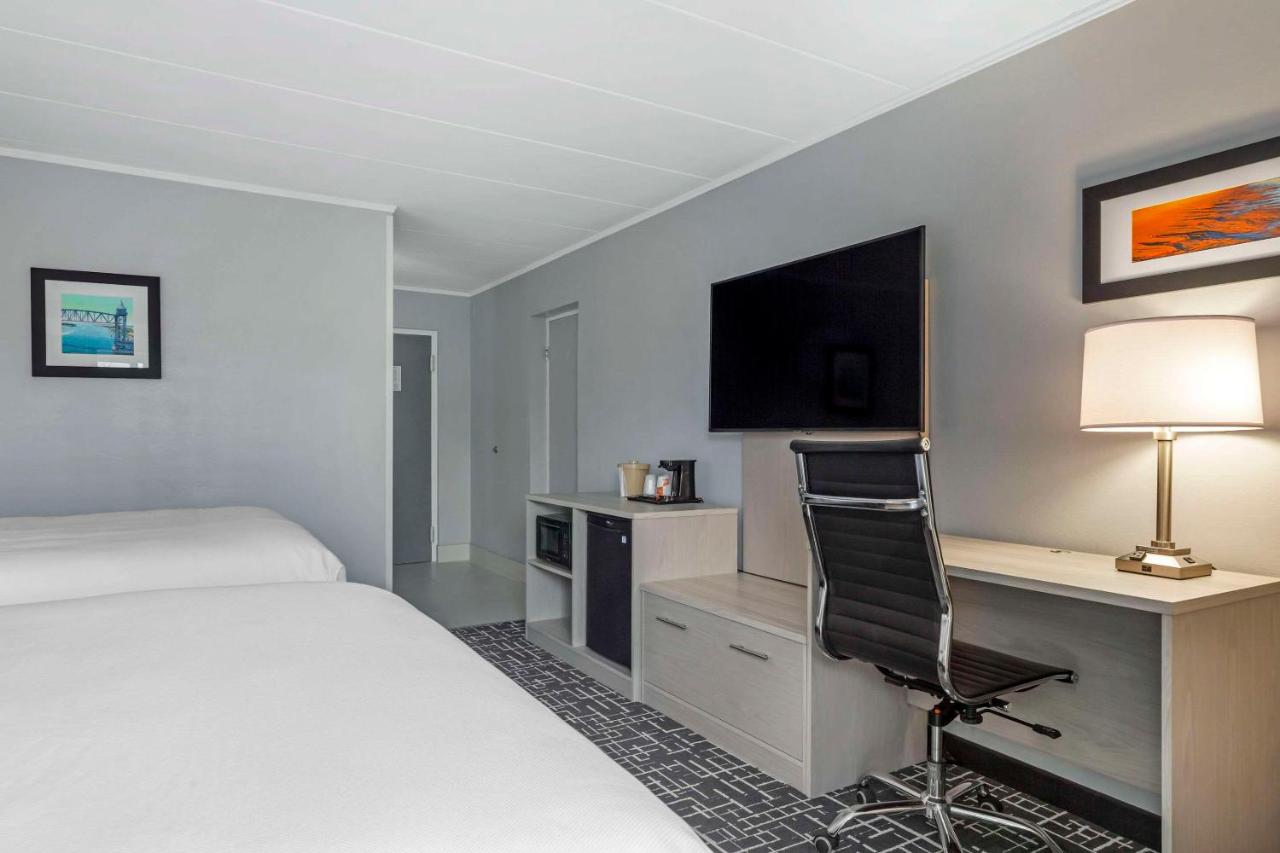 | Comfort Inn Hyannis - Cape Cod