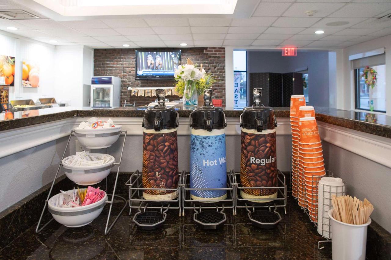 | Comfort Inn Hyannis - Cape Cod