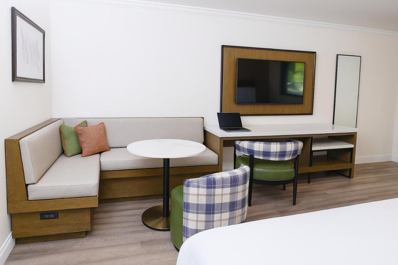| The Woodrose- NEWLY RENOVATED