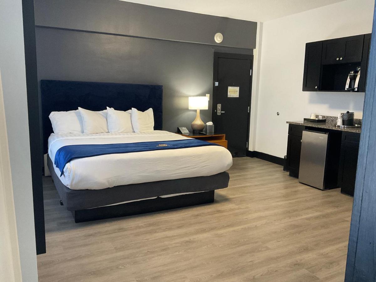 King Studio at Streamline Hotel