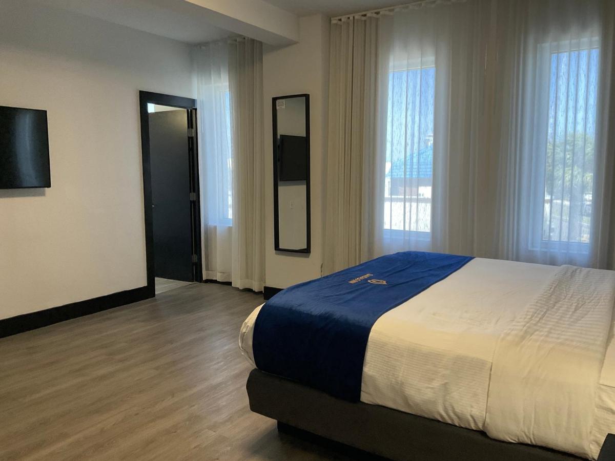 King Studio at Streamline Hotel