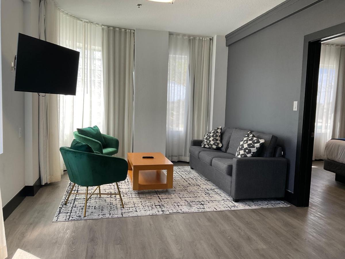 | Streamline Hotel