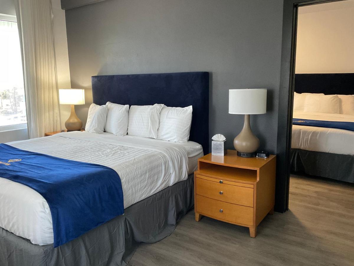 Two-Bedroom Suite at Streamline Hotel